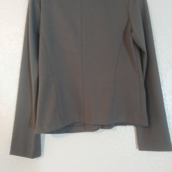 Have women's size M gray blazer - Picture 7 of 14